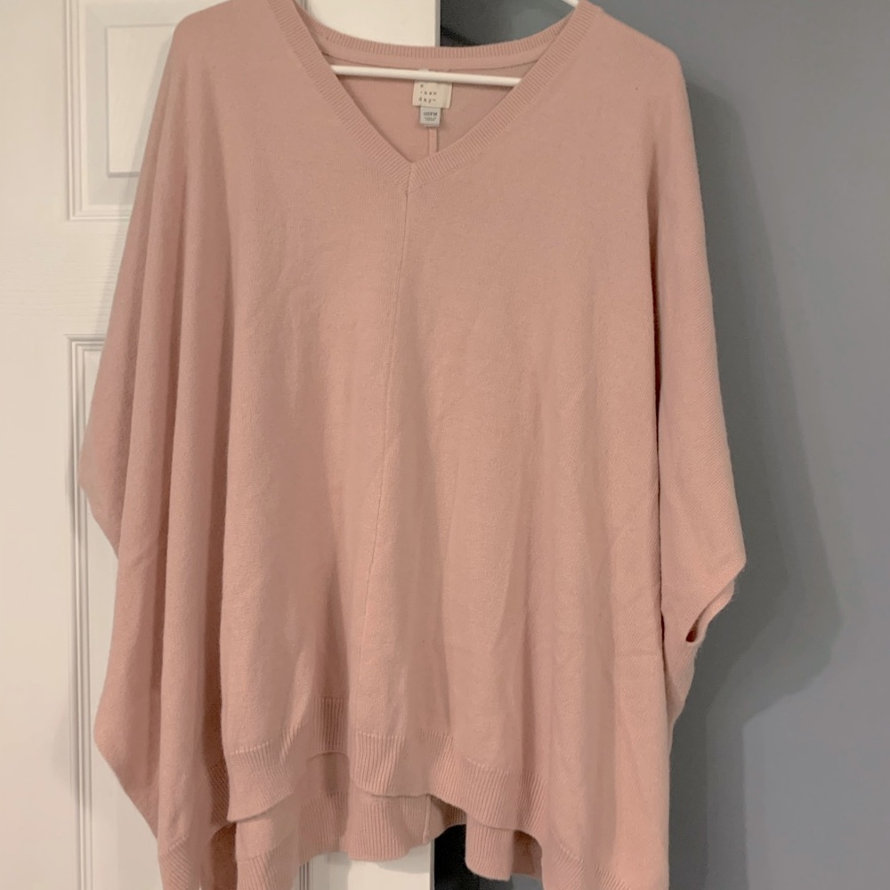 Women’s v-neck knit poncho - one size